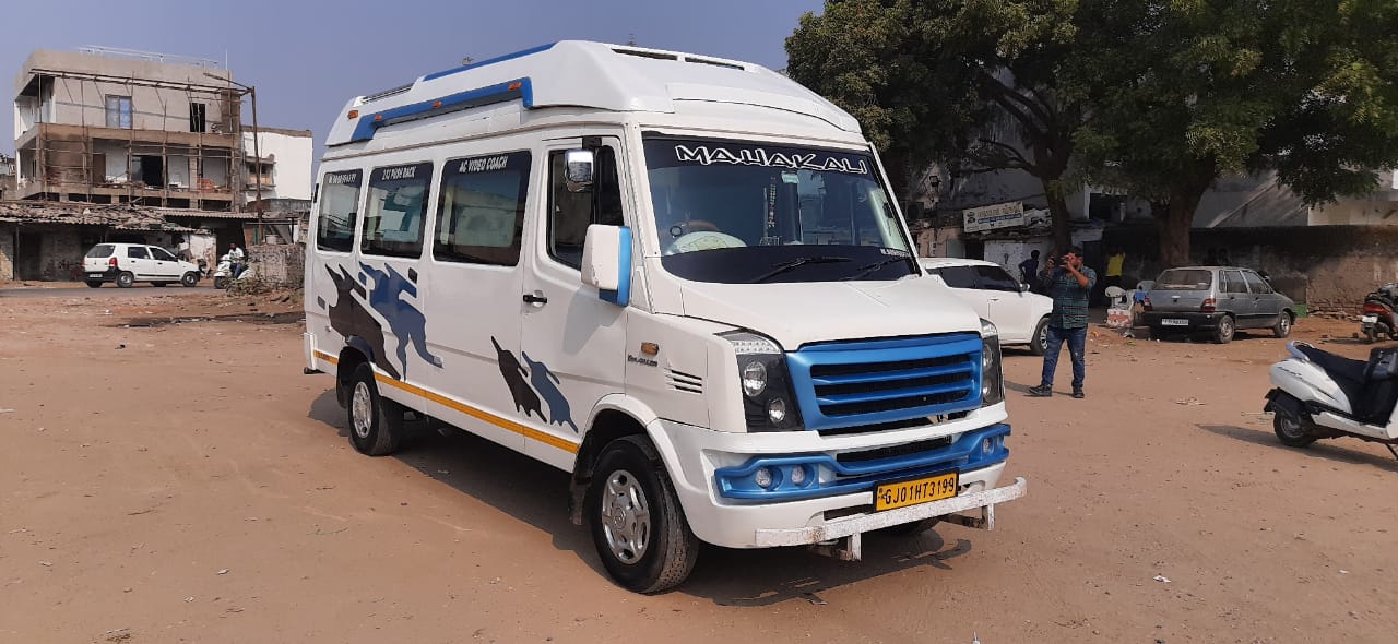 17 seater bus hire in Ahmedabad